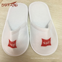 Non-woven fabric border print logo cheap disposable hotel indoor slipper